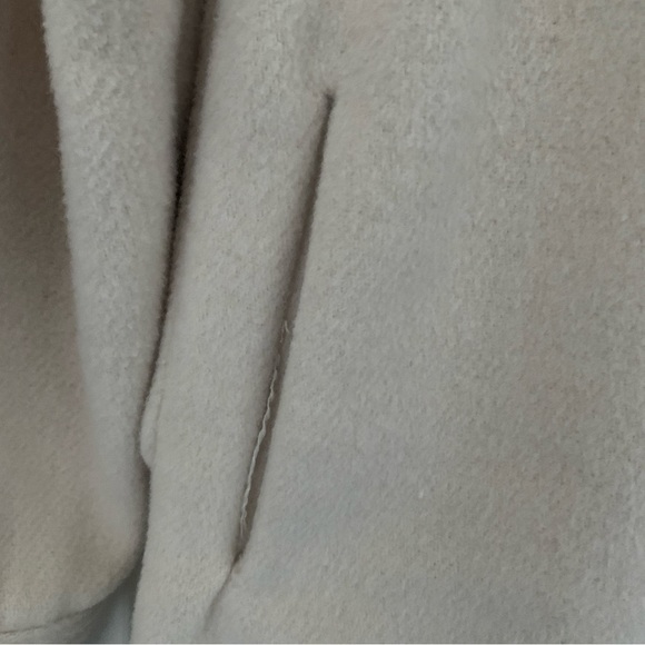 Ladies Bluenotes Shacket medium, cream, button front, front/side pockets - Picture 4 of 8